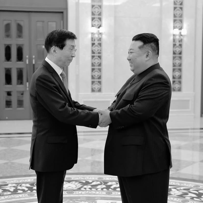БНАСАУ-ын их удирдагч Ким Жөн Ун БНХАУ-ын дөрөв дэхь хүн гэгддэг Ван Хунинтай уулзлаа