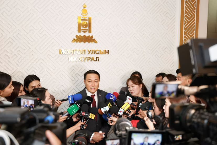 УИХ ДАРГА АСАН Д.АМАРБАЯСГАЛАН: ПАРЛАМЕНТЫН ХЯНАЛТ ТАВИХ ЭРХЭД ЗАСГИЙН ГАЗАР СААД УЧРУУЛАХ ЁСГҮЙ!!!